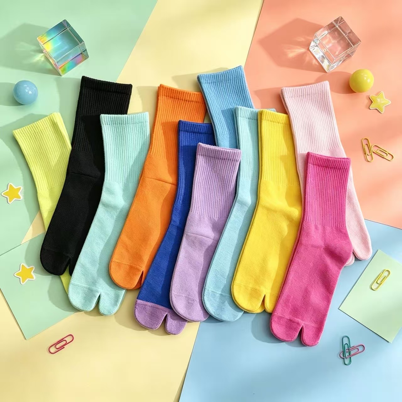 Bonbonfarbene, mittelhohe Tabi – Toe Sock Split Bewertung und Preis
